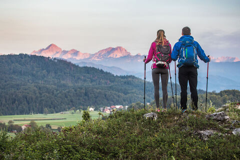Blick von den Ruinen der Burg Lipnica zu den Julischen Alpen