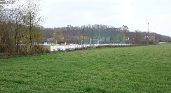 an der Sportanlage vorbei