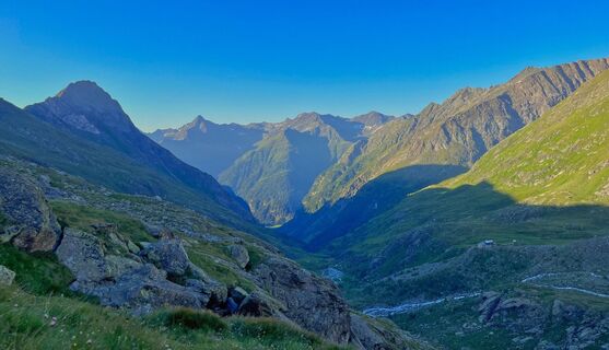 talblick-türmljoch-venediger-höhenweg-etappe2-c-anna-ladstaetter.jpg