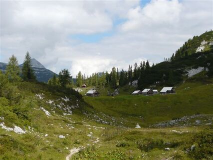 Die Brunnwiesalm mit Rinnerkogel