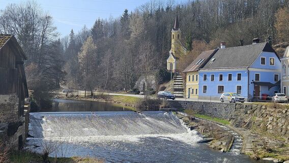 Stauwehr mit Fischtreppe