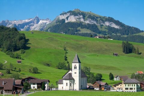 Blick über Brülisau auf Säntis und Ebenalp