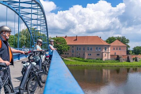 Brücke mit Schloss in Hoya