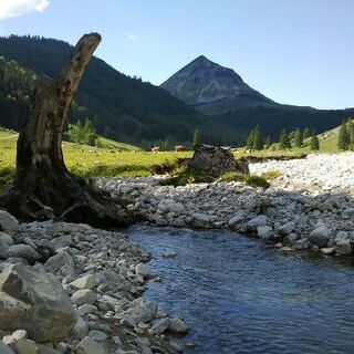 Das wildromantische Ackersbachtal, im Hintergrund die Genneralm.