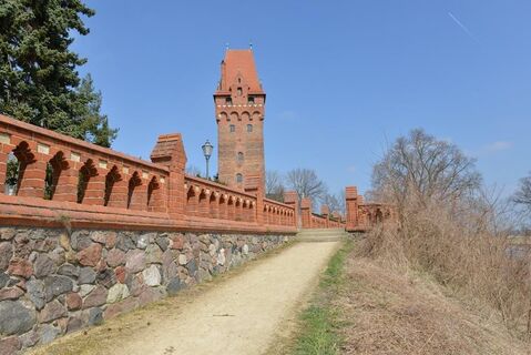 Kapitelturm mit Burgmauer