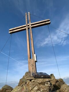 Deferegger-Pfannhorn-Gipfel-Kreuz-c-Magdalena-Innerhofer.jpeg